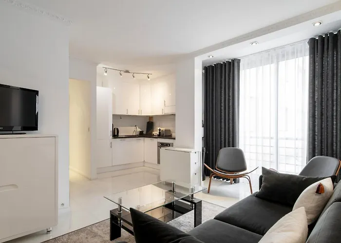 Ref 1380 - Croisette - For Rent * Cannes